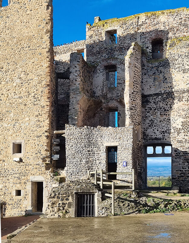 ATELIER-ISSHIN-Intervention-Chateau-mediéval-Montrond-les-Bains-42