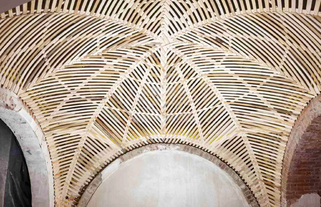 ATELIER-ISSHIN-Realisation - Charpente voûte de l'église Saint Martin en Isere